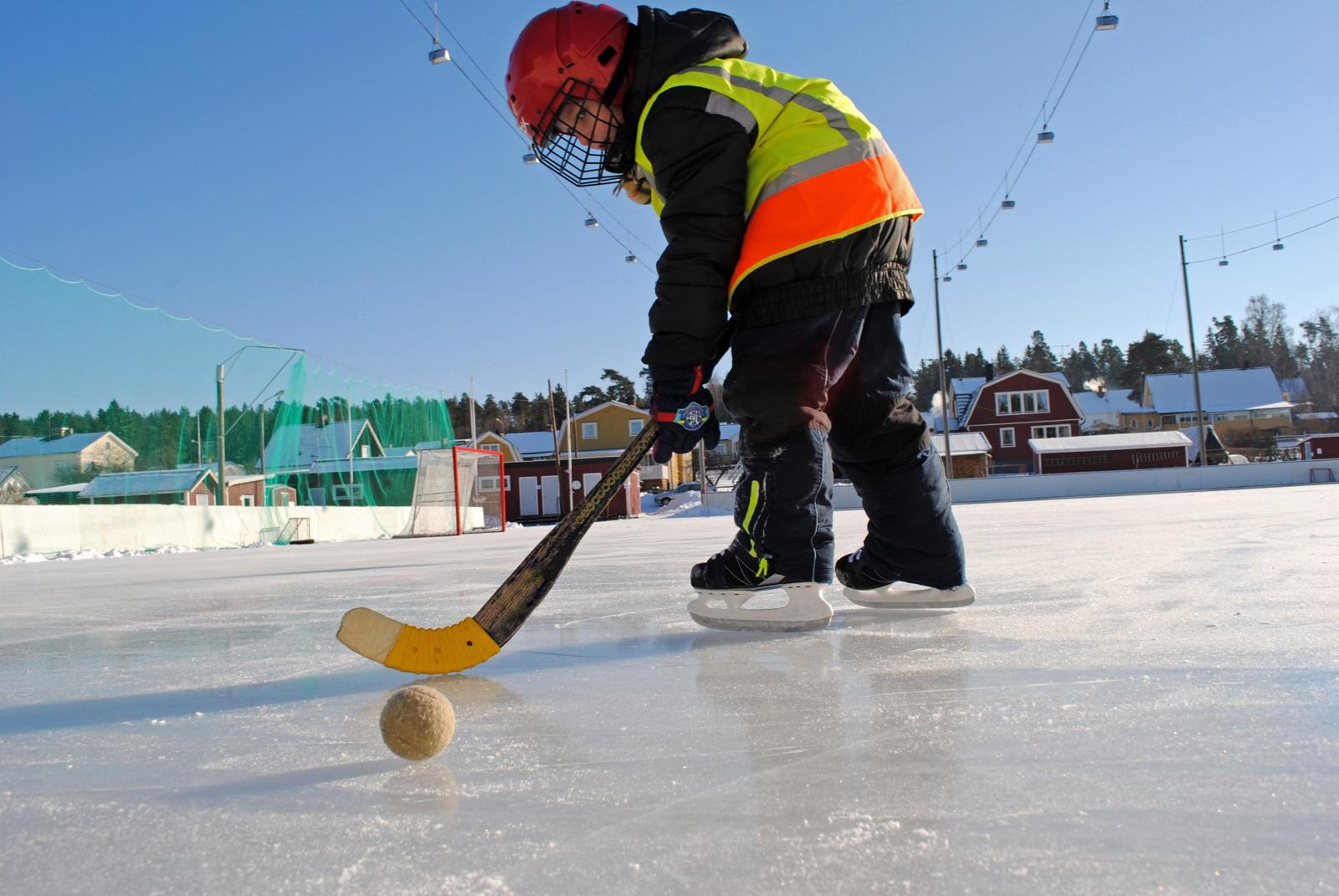 Bandy Basics: Discover the Thrills of Ice Hockey’s Cousin