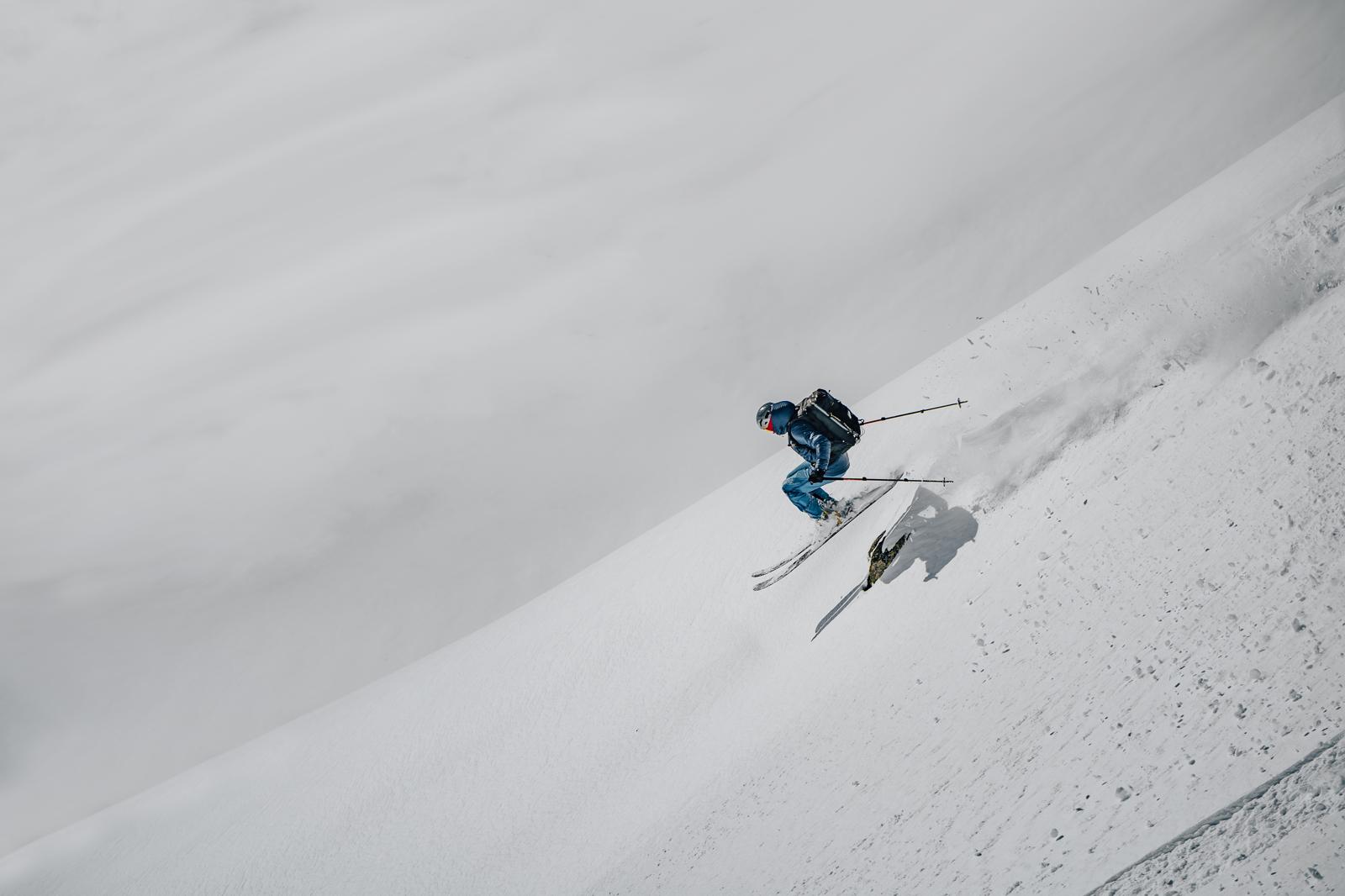 Freeride Skiing: Carving Through the Untamed Slopes