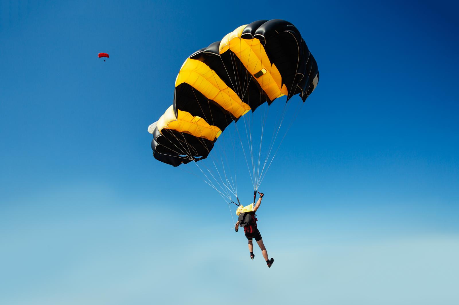 Skydiving Thrills: Dive into the Excitement of Aerial Sports